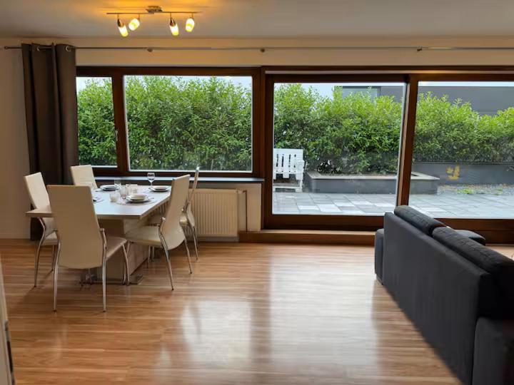 a living room with a table and a couch at 95qm Wohnung für 6, 3 Schlafzimmer, ruhig & stadtnah, Parkplatz in Bad Hersfeld