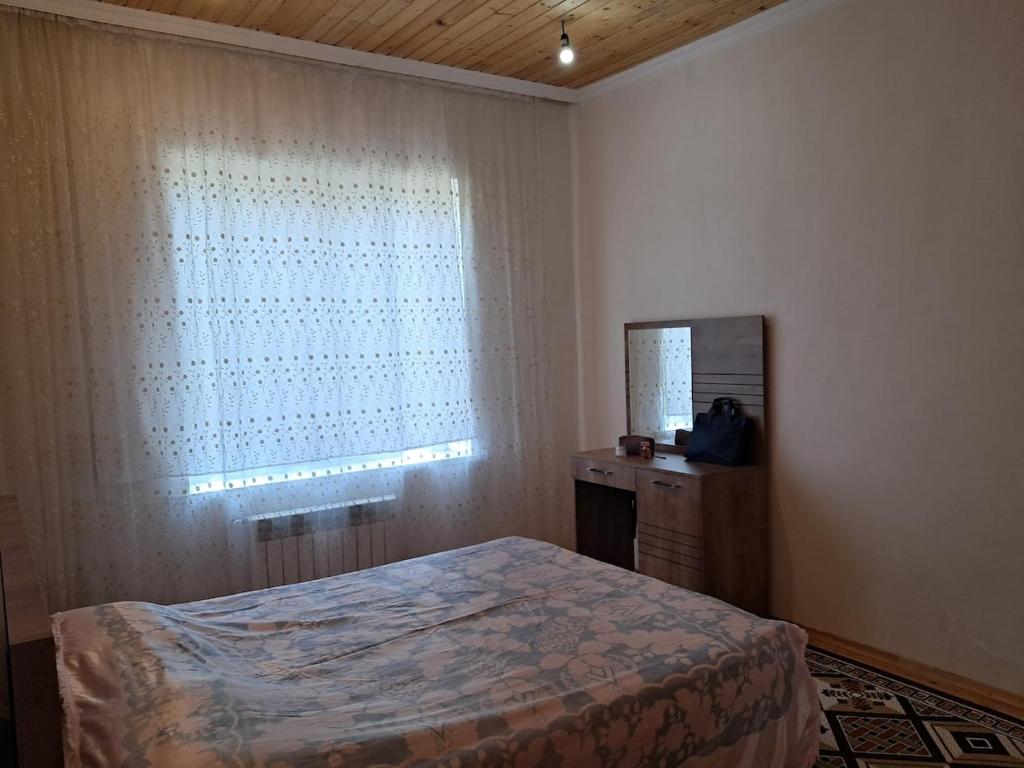 Postel nebo postele na pokoji v ubytování Zaur's Relaxing House in Qusar