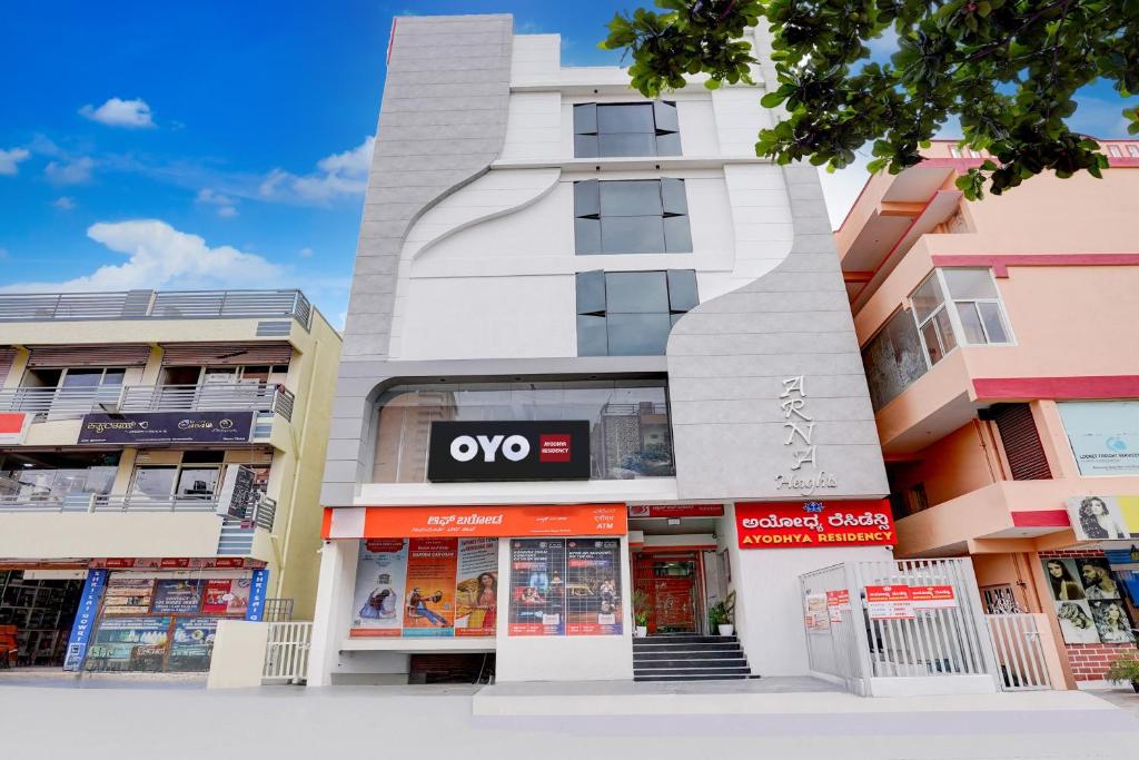 Supermarket nebo jiné obchody v  hotelu nebo okolí