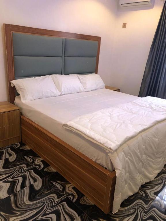 Кровать или кровати в номере Chizyntonapartment