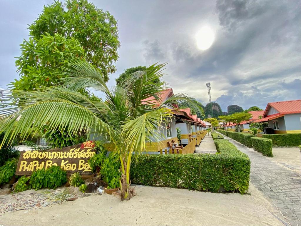 a palm tree in front of a restaurant at Phi Phi Ba Kao Bay Resort in Phi Phi Don