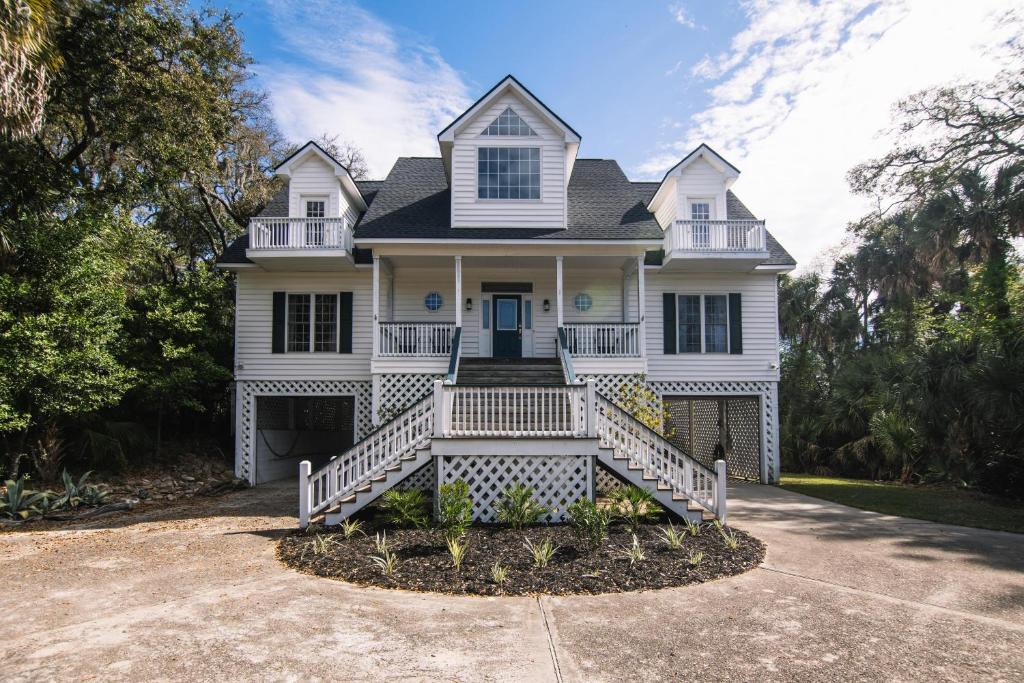 a white house with a large front porch at Indigo San' in Edisto Island