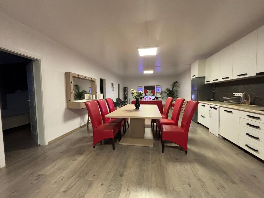 Η κουζίνα ή μικρή κουζίνα στο Bob Residence- Chic Penthouse