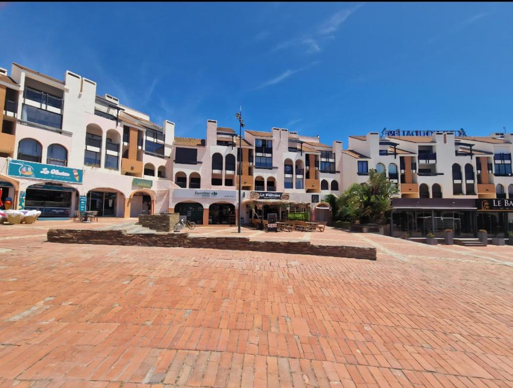 Το κτήριο όπου στεγάζεται  το διαμέρισμα