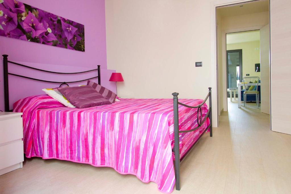 Łóżko lub łóżka w pokoju w obiekcie Appartamento Verde Taormina