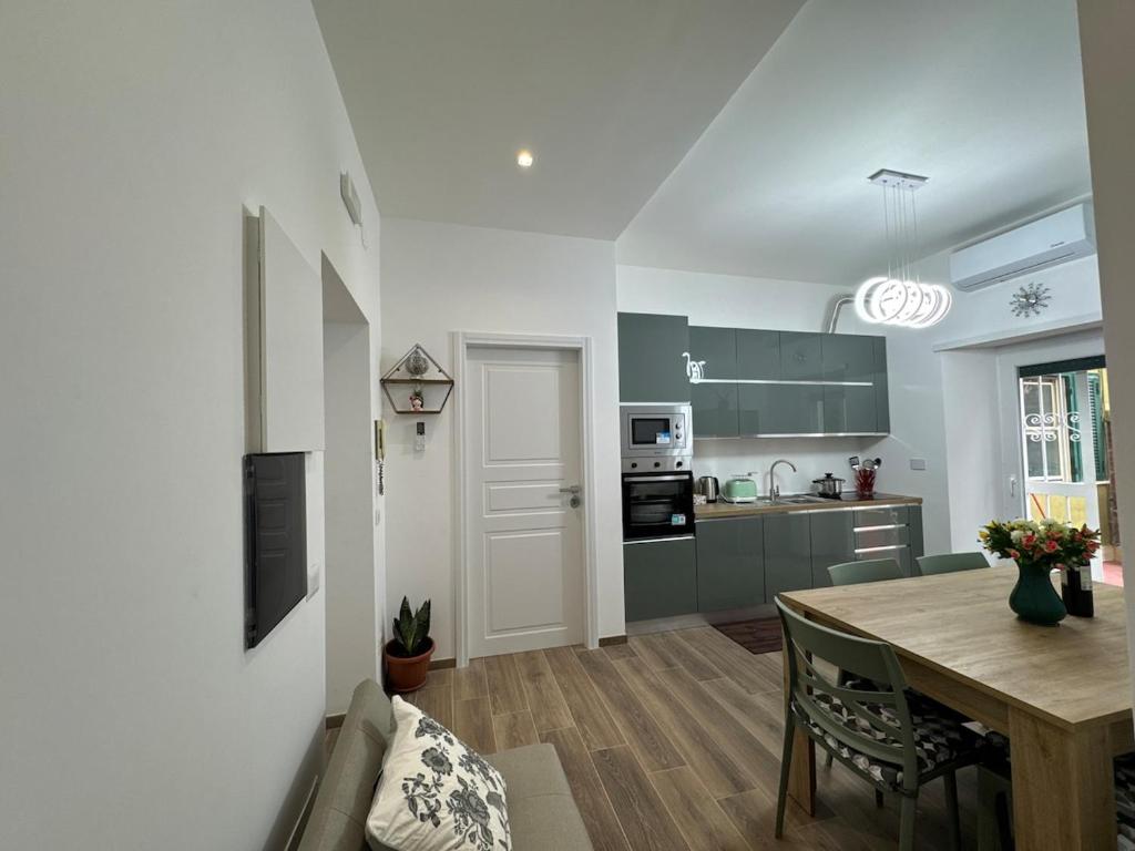 Colosseo-Torre Maura Modern Double Rooms Private EnSuite, WiFi & AC near Metro C