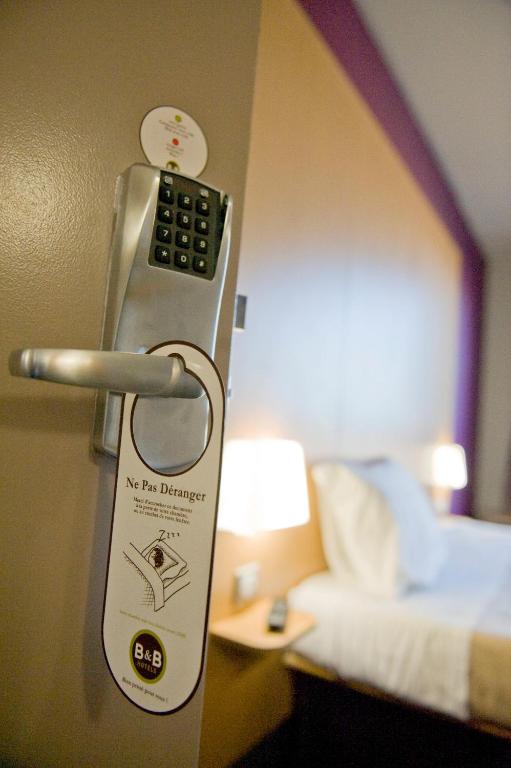 Postel nebo postele na pokoji v ubytování B&B HOTEL Colmar Vignobles Ouest