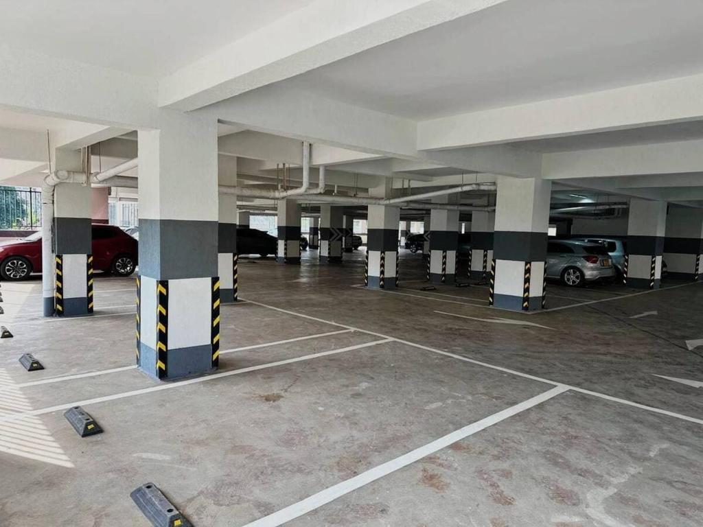 Gallery image of Lester Deluxe Studio Apartment Near Village Market United Nation and Embassies in Ruaka