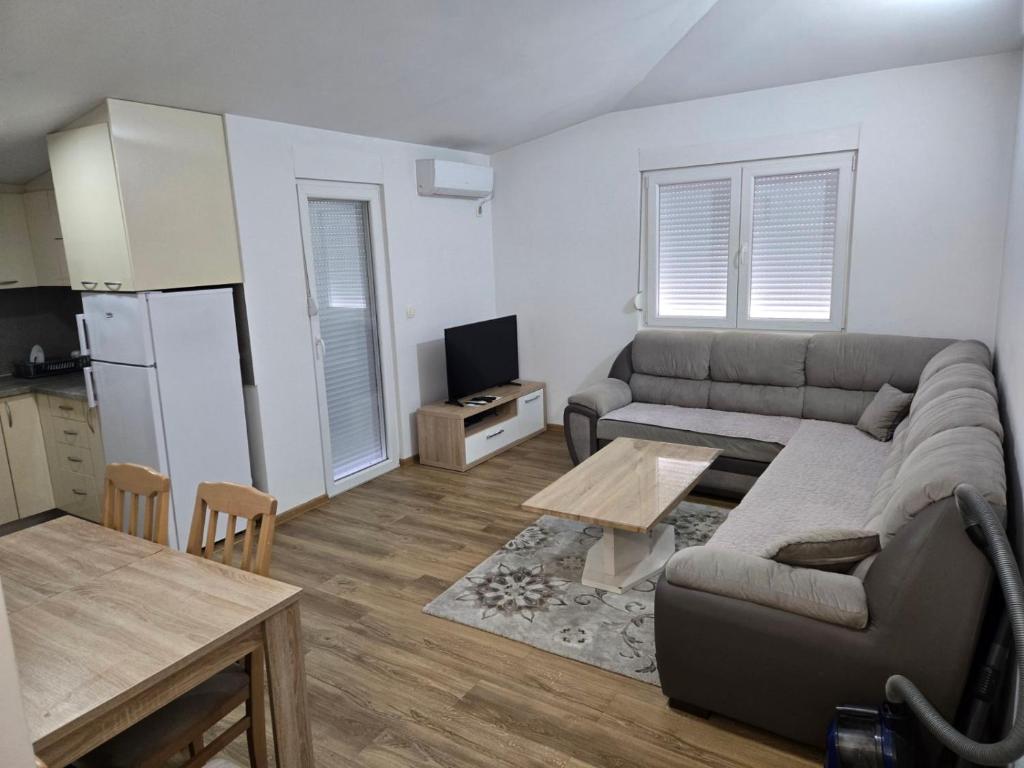 a living room with a couch and a table at Azar in Bar