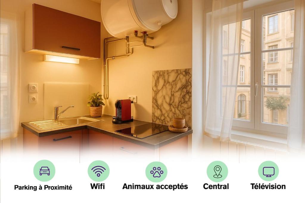 a kitchen with a sink and a window at Casa Terracotta 2 people -Central in Mâcon