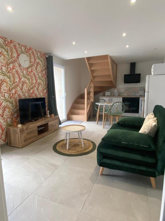 TV a/nebo společenská místnost v ubytování La chambres aux hommes