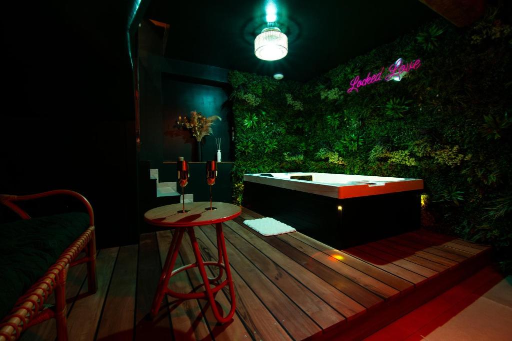 Fotografie z fotogalerie ubytování Passion et Mystère, Nuit en Love Room avec Énigmes v destinaci Castanet-Tolosan