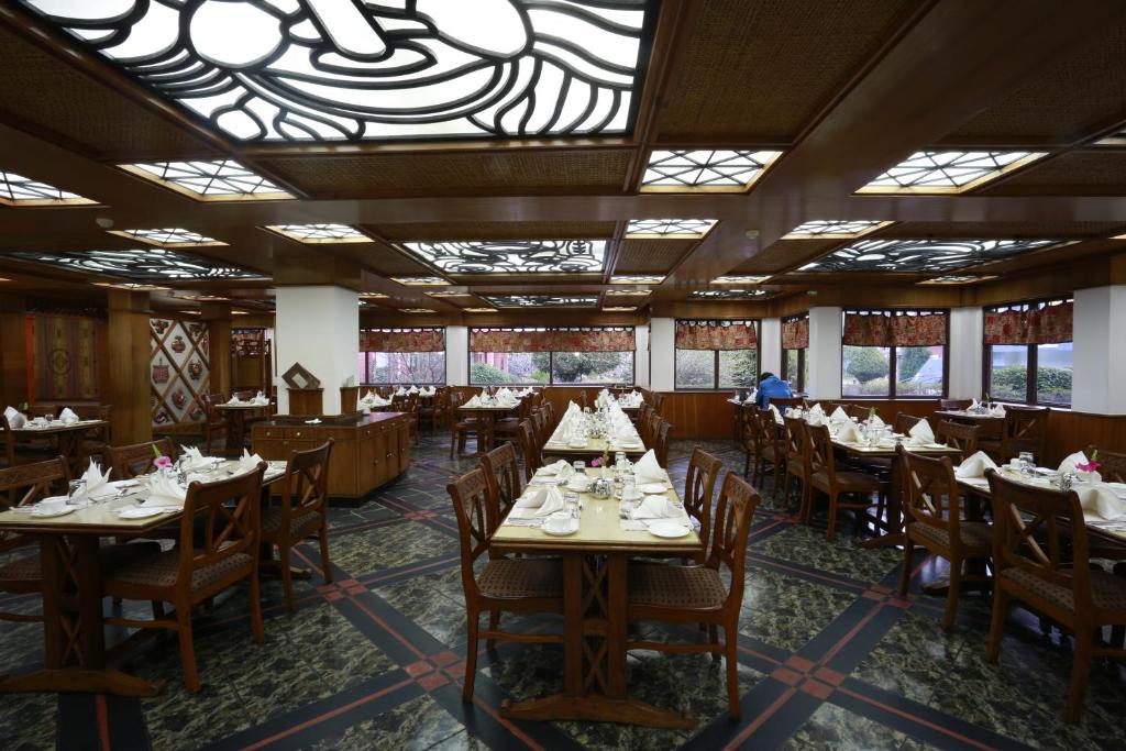 Veitingastaður eða matsölustaður á Hotel Pokhara Grande