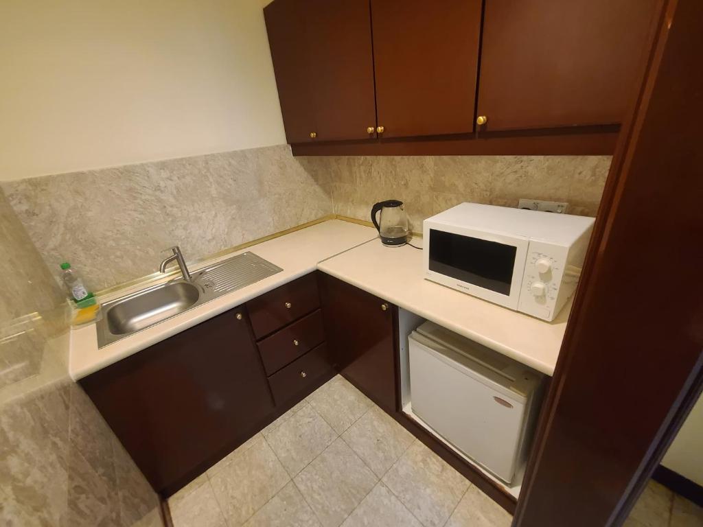 Η κουζίνα ή μικρή κουζίνα στο Dream stay suite at Times Square big swimming pool