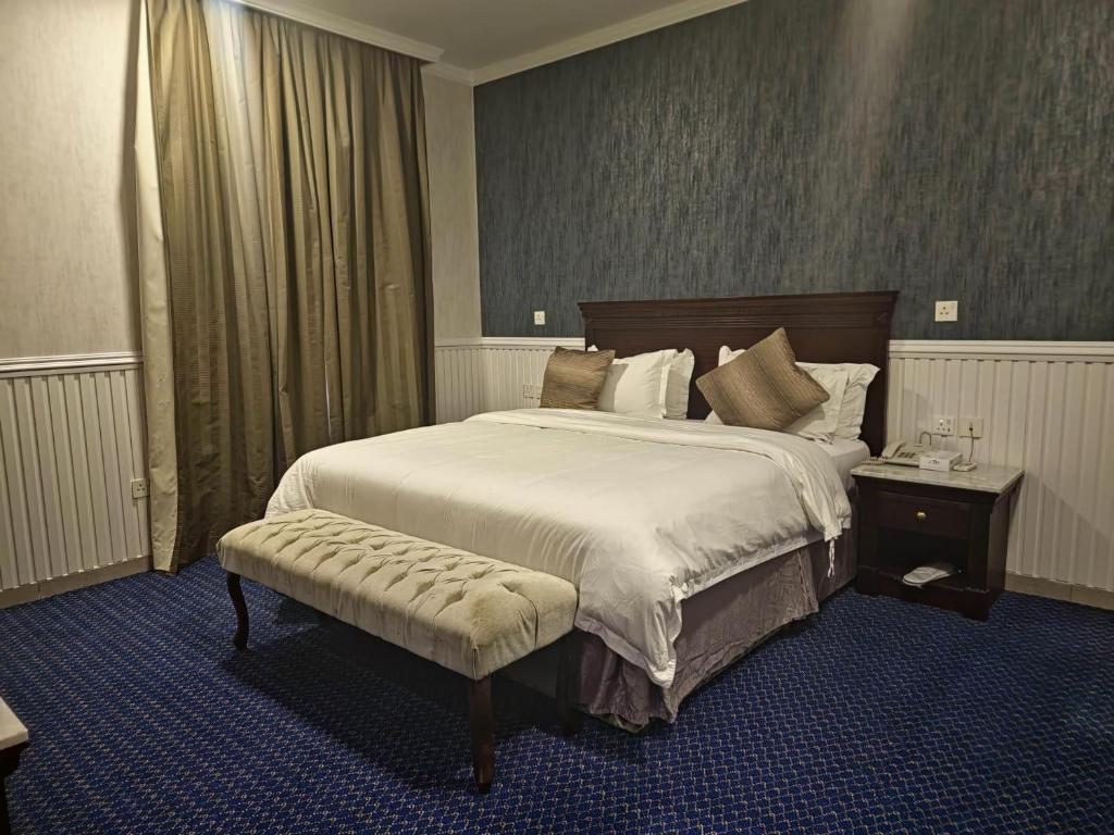 Ένα ή περισσότερα κρεβάτια σε δωμάτιο στο نيروز ان للشقق المخدومه حي النزهه