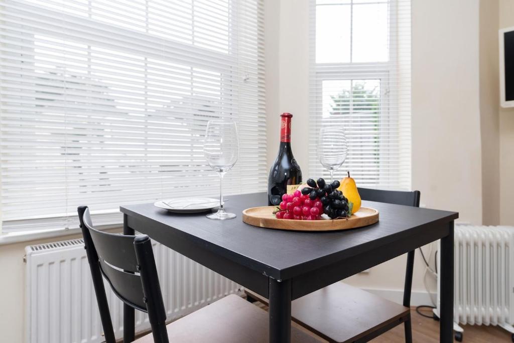 Nápoje v ubytování Chandlers Ford -1bedroom with free parking