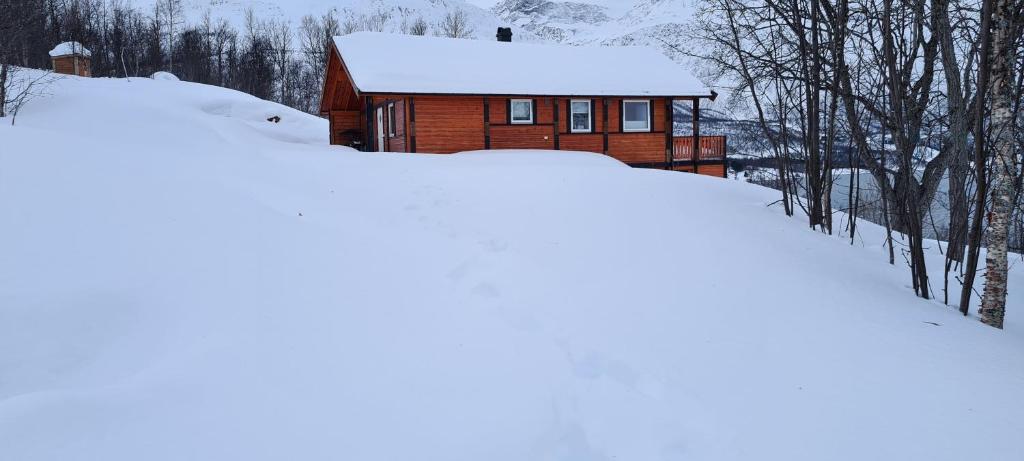 Το Sjursnes Mountain Lodge τον χειμώνα