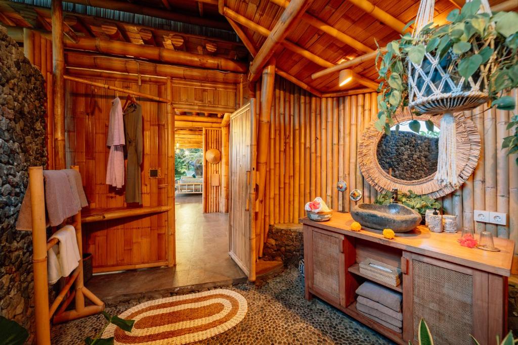 لابی و فضای عمومی Luxury Nyan Bamboo House Sidemen - تصویر ۵