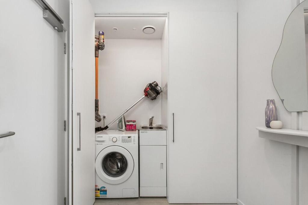 Live the High Life 1 Bdrm Luxury With Park - Resim 5