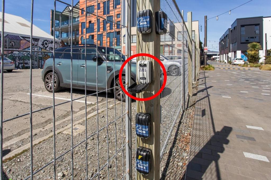 Live the High Life 1 Bdrm Luxury With Park - Resim 14