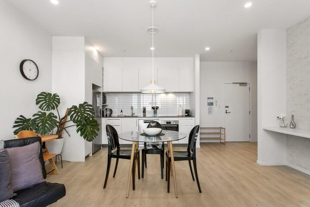 Live the High Life 1 Bdrm Luxury With Park - Resim 18