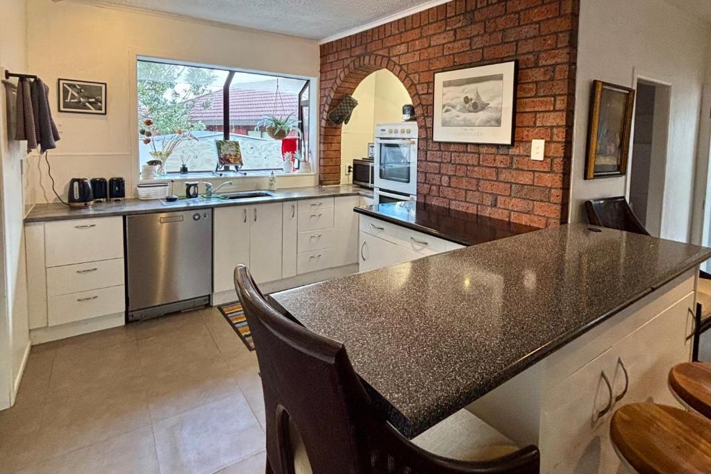 Location Location 400m From Beach and Town Centre - Resim 9