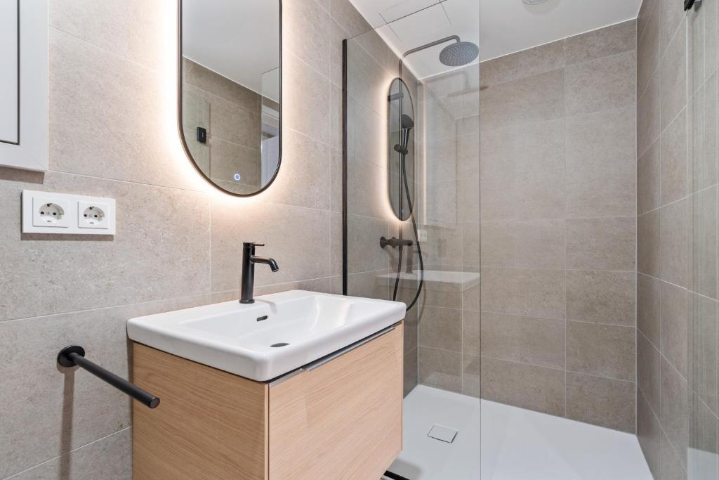 New Studio with Balcony- 1GB - 10 min City Center REF37 - Resim 6