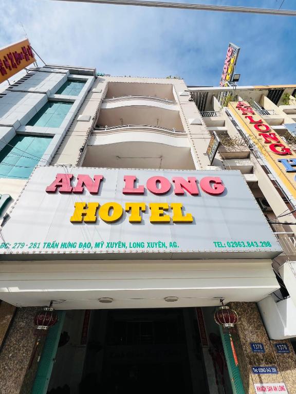 long hotel sign on the side of a building at An Long Hotel in Ấp Ðông An (1)