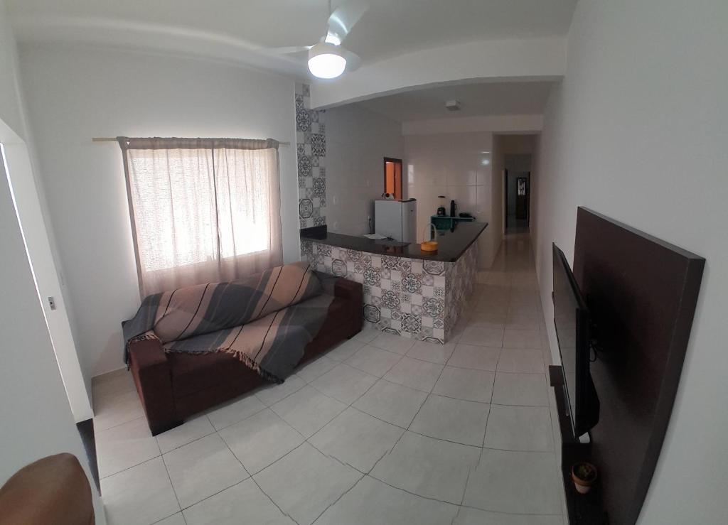 a living room with a couch and a counter at Apartamento Baixu 1 in Prado