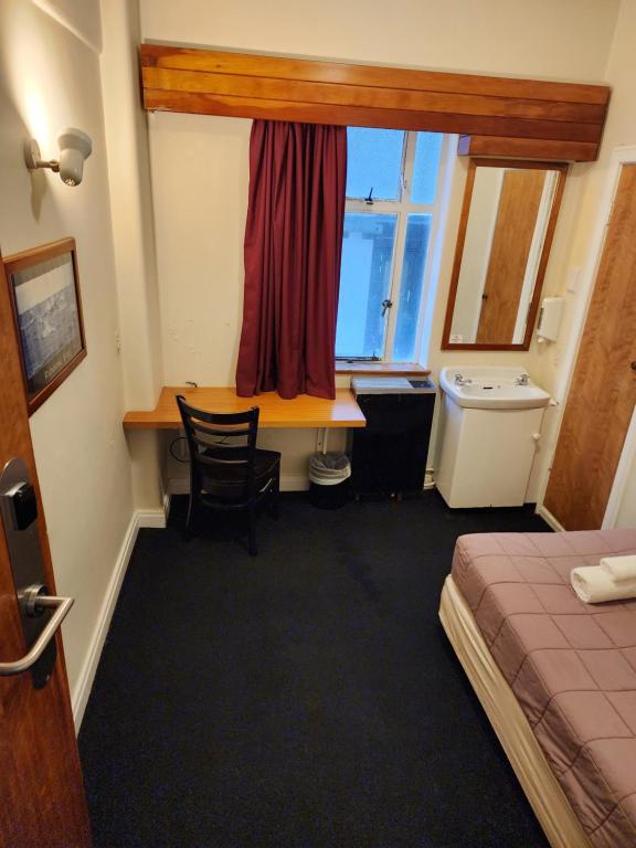 Hotel Waterloo & Backpackers - Resim 42