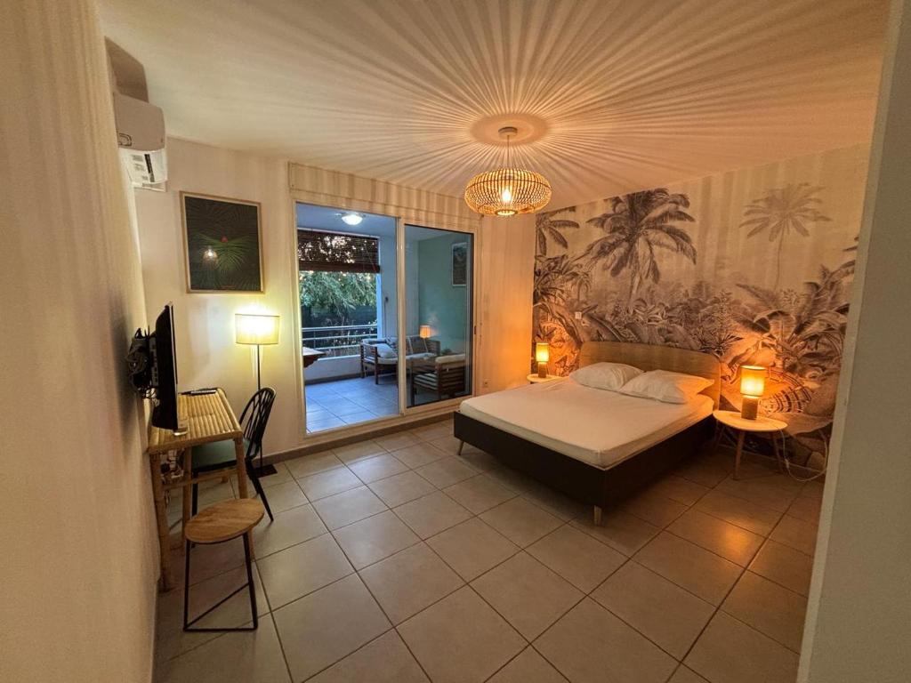 Postel nebo postele na pokoji v ubytování Le Corail - plages - parking - clim - wifi