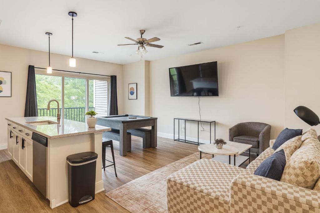 a living room with a couch and a table at Family Group Retreat 3 Queens Beds in Homewood