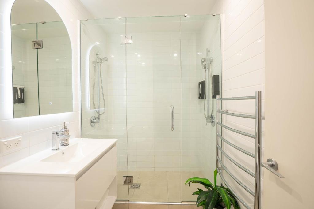 Waimahana - Luxury By The Lake - Resim 14