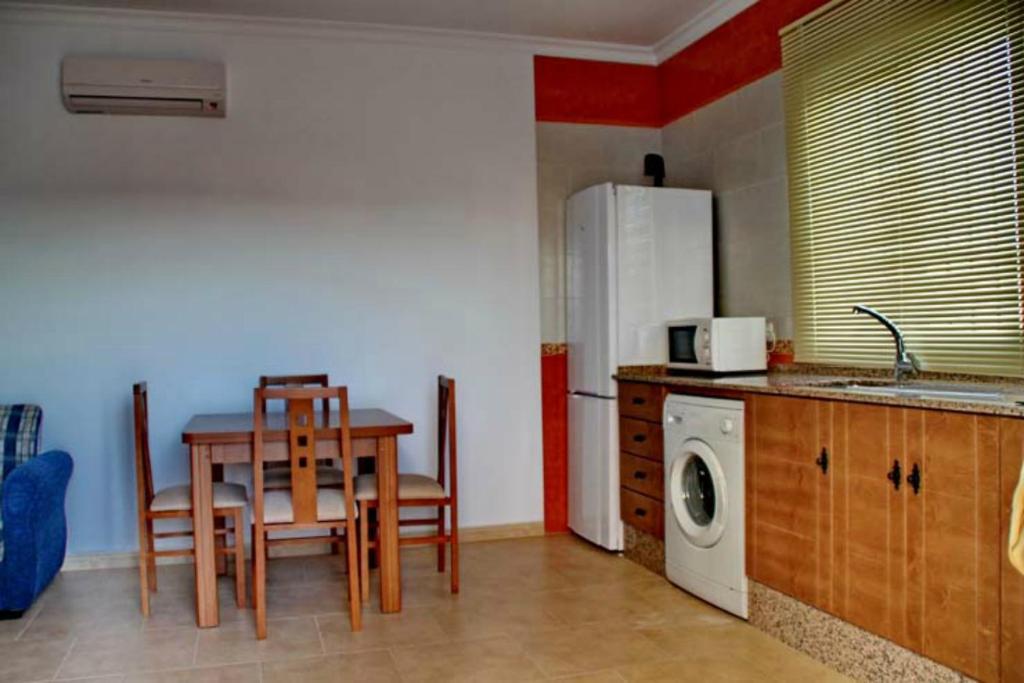 A kitchen or kitchenette at Chalet Arroyo Peñuelas 41