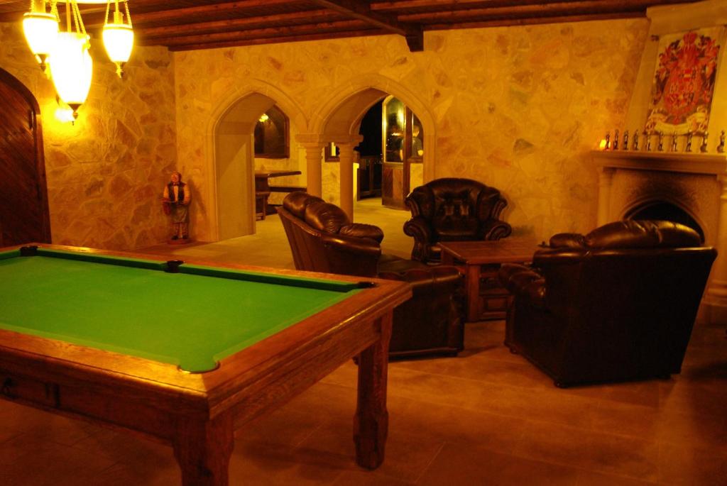 Biliár nebo kulečník v ubytování Auberge Toison d'Or