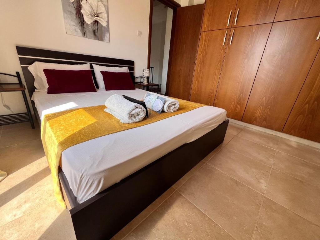 a bedroom with a large bed with towels on it at Villa Callione - Amazing view in Kyperounda