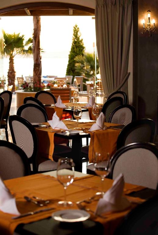 Reštaurácia alebo iné gastronomické zariadenie v ubytovaní Valis Resort Hotel