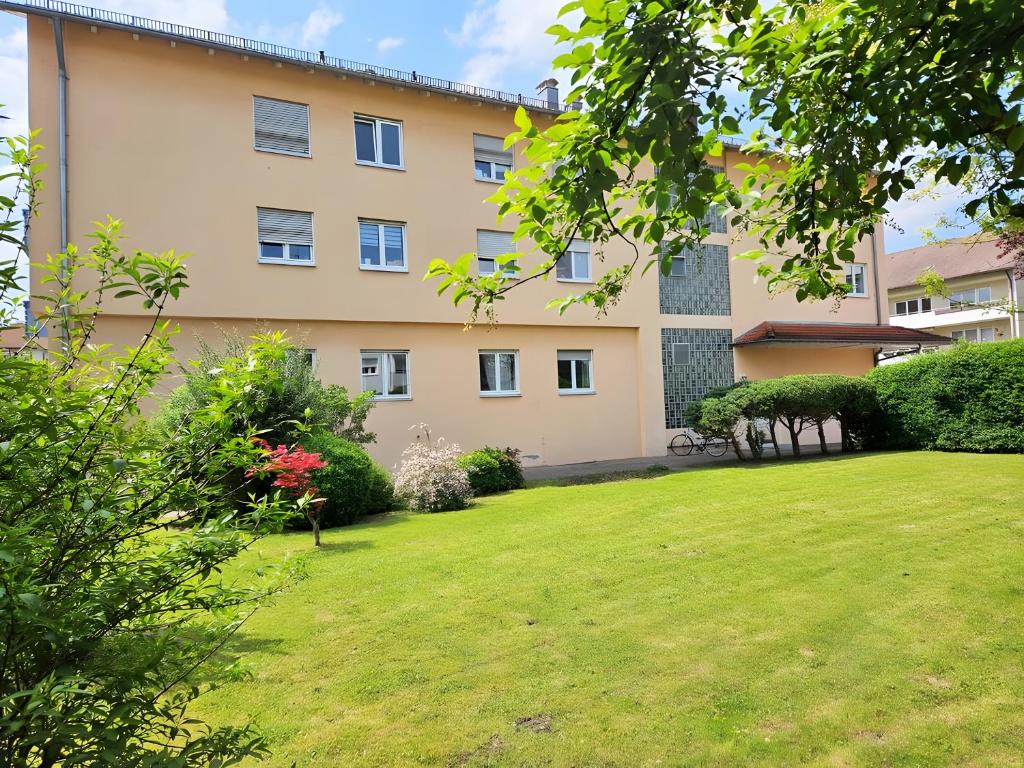an apartment building with a lawn in front of it at Allgäu Space in Marktoberdorf