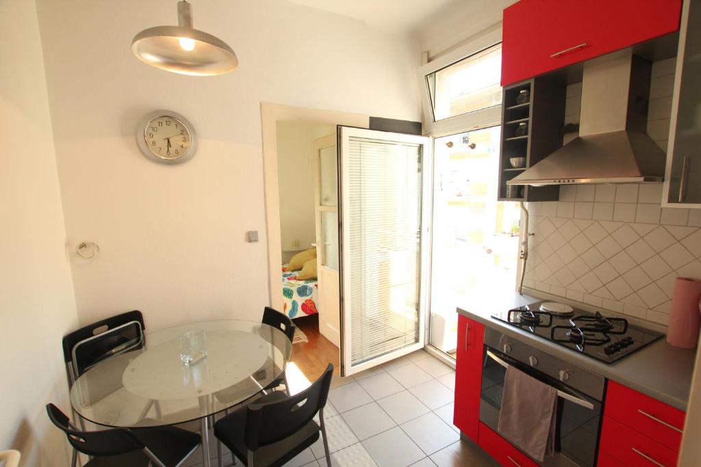 Kuchnia lub aneks kuchenny w obiekcie Apartment Keglich