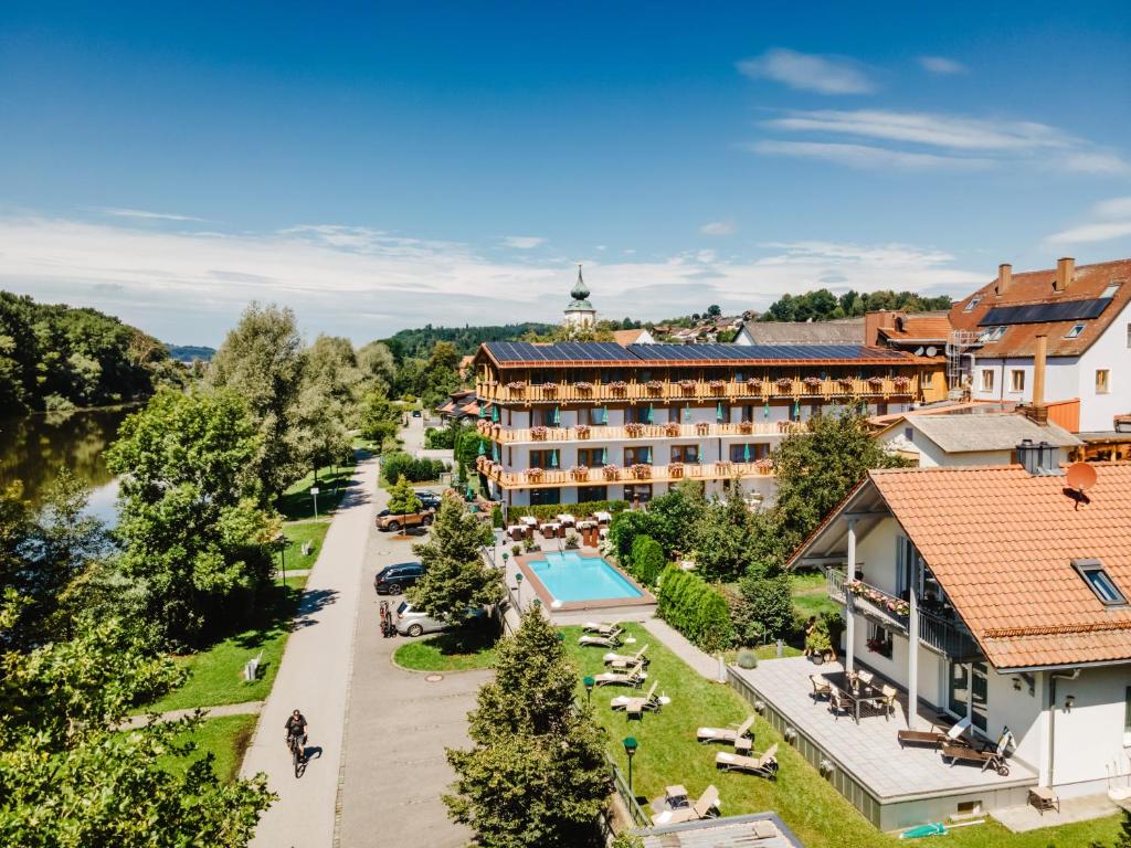 an aerial view of the hotel and the swimming pool at Hotel Restaurant Zum Goldenen Anker mit Hallenbad & Wellnessbereich in Windorf