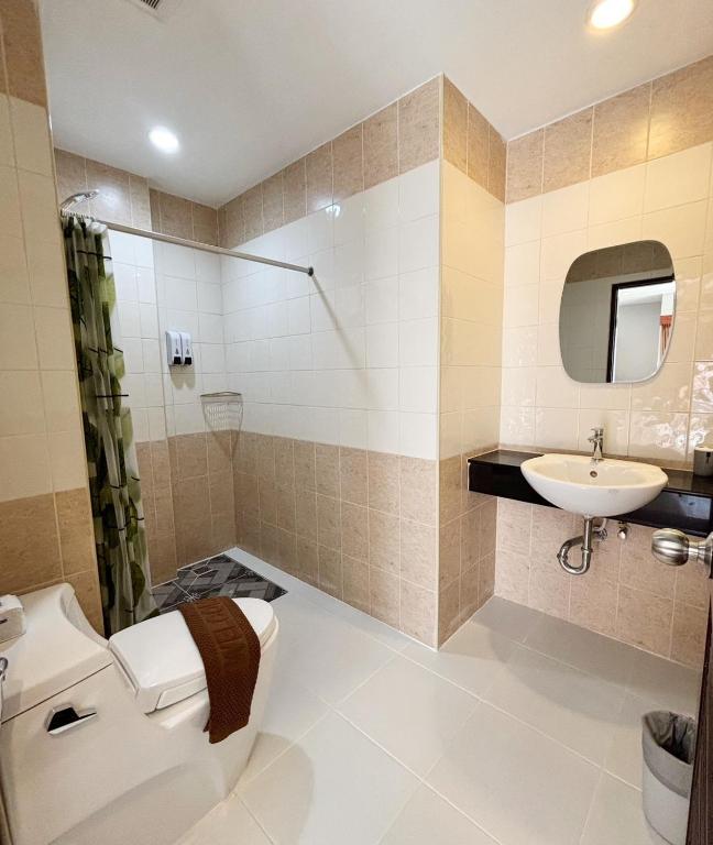 The Brown Boutique Patong - Resim 13