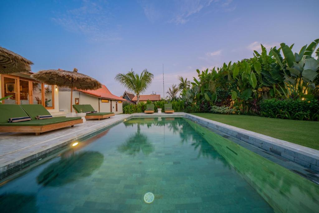 Swimmingpoolen hos eller tæt på Villa Santai Padonan