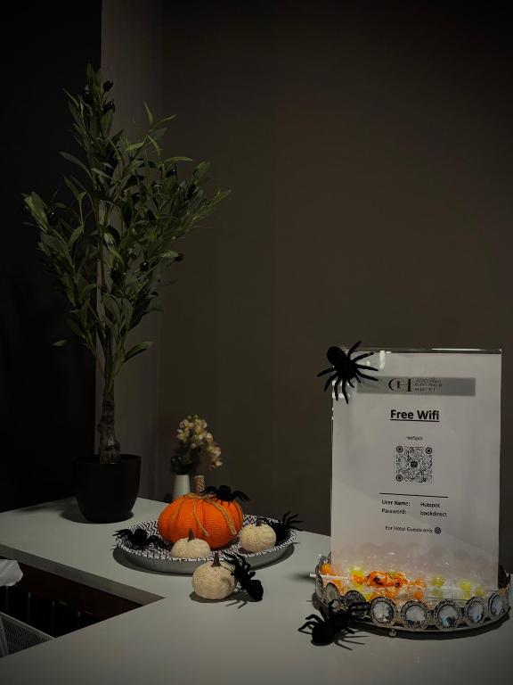 Colour Hotel - Resim 3