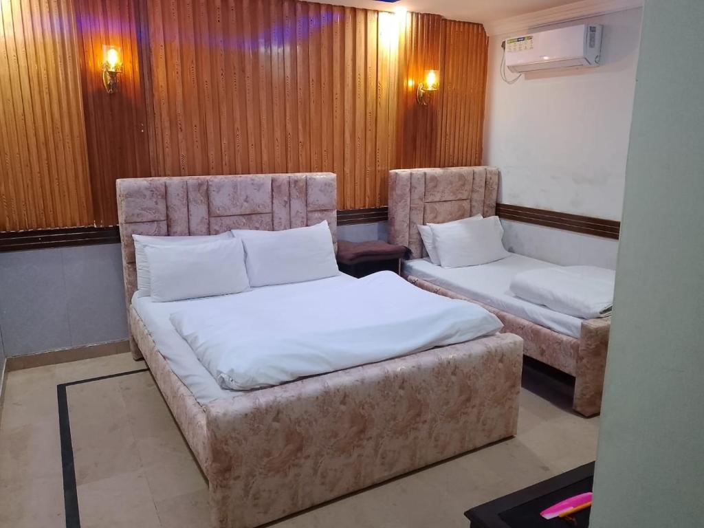 Islamabad Guest House - Habitación Doble Con Baño Privado