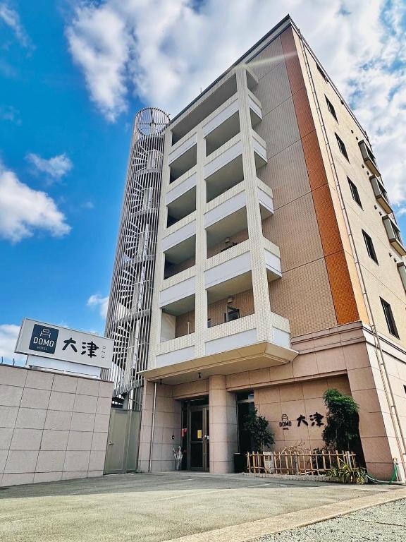 a tall building with aiger at DOMO Hotel 大津 in Ozu