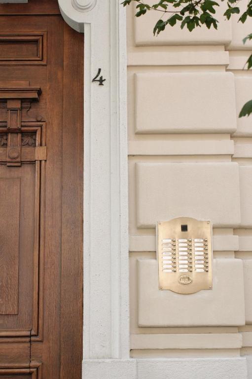 a house with a door with a air conditioner at Partifour in Bergamo