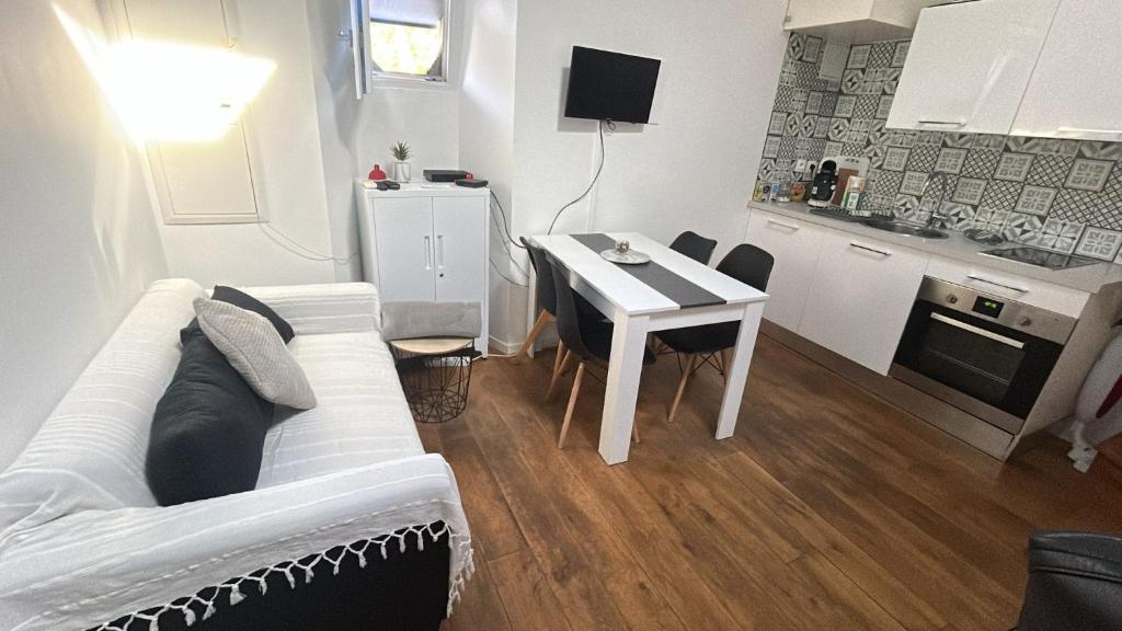 Appartement T2 coconing, WIFI, INTERNET, CLIM, 300m plage