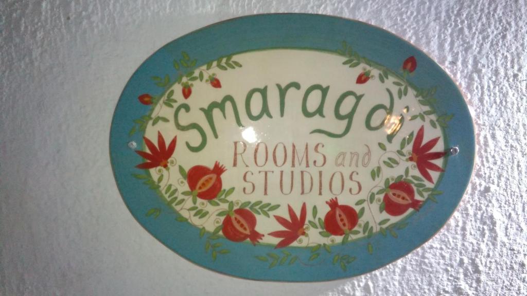 a plate with a sign that readsarmarocolis and bubbles at Smaragdi Rooms and Studios in Skopelos Town