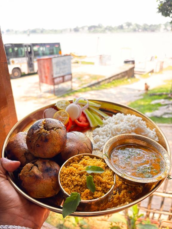 Φαγητό σε αυτό το δωμάτιο σε οικογενειακή κατοικία ή κάπου εκεί κοντά