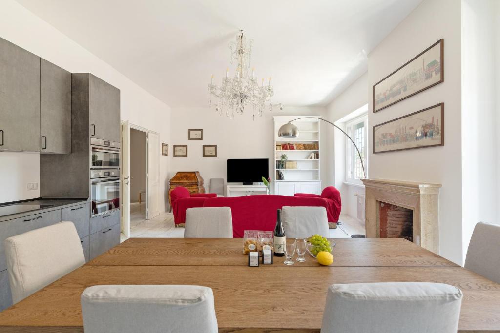 Bright Family 5BR Apartment in Parioli